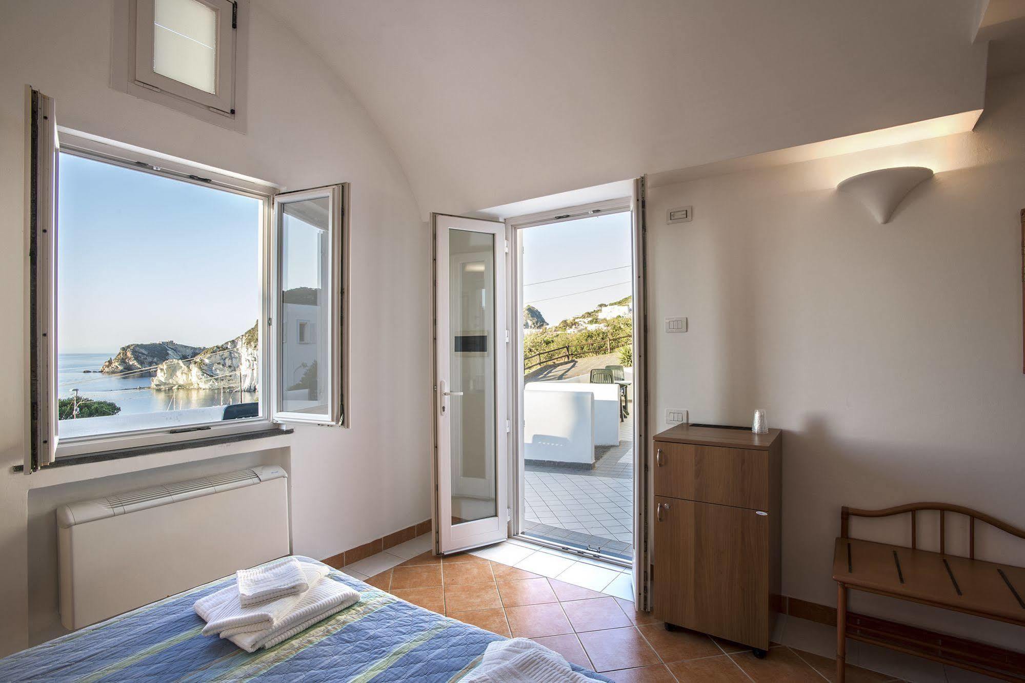 Hotel Villaggio Dei Pescatori Ponza Exterior photo